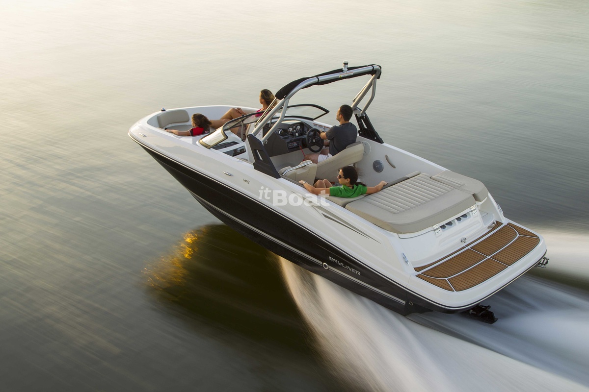 BAYLINER 195 & 205 / VR5 BOWRIDER (9-seater)