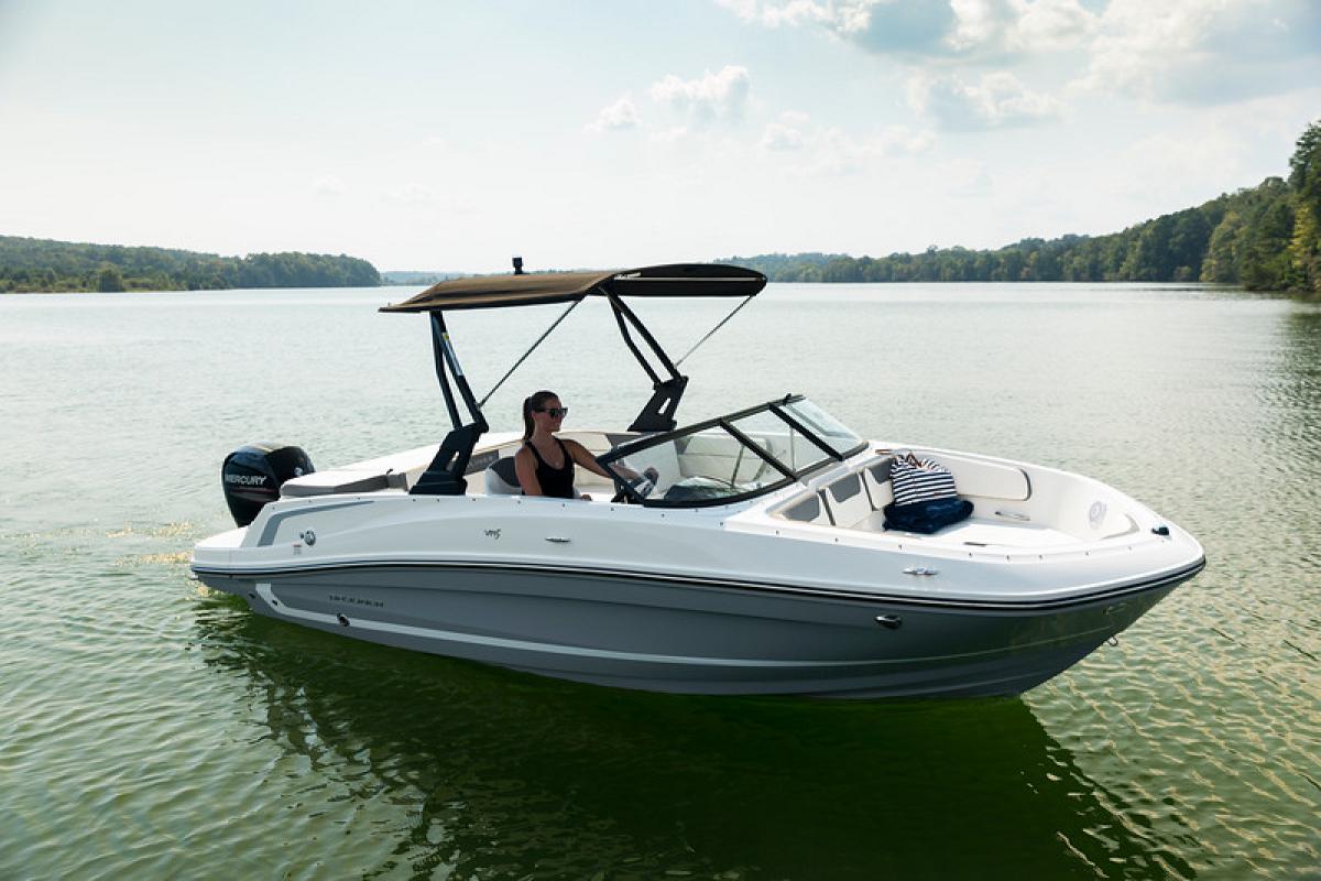 BAYLINER 195 & 205 / VR5 BOWRIDER (9-seater)