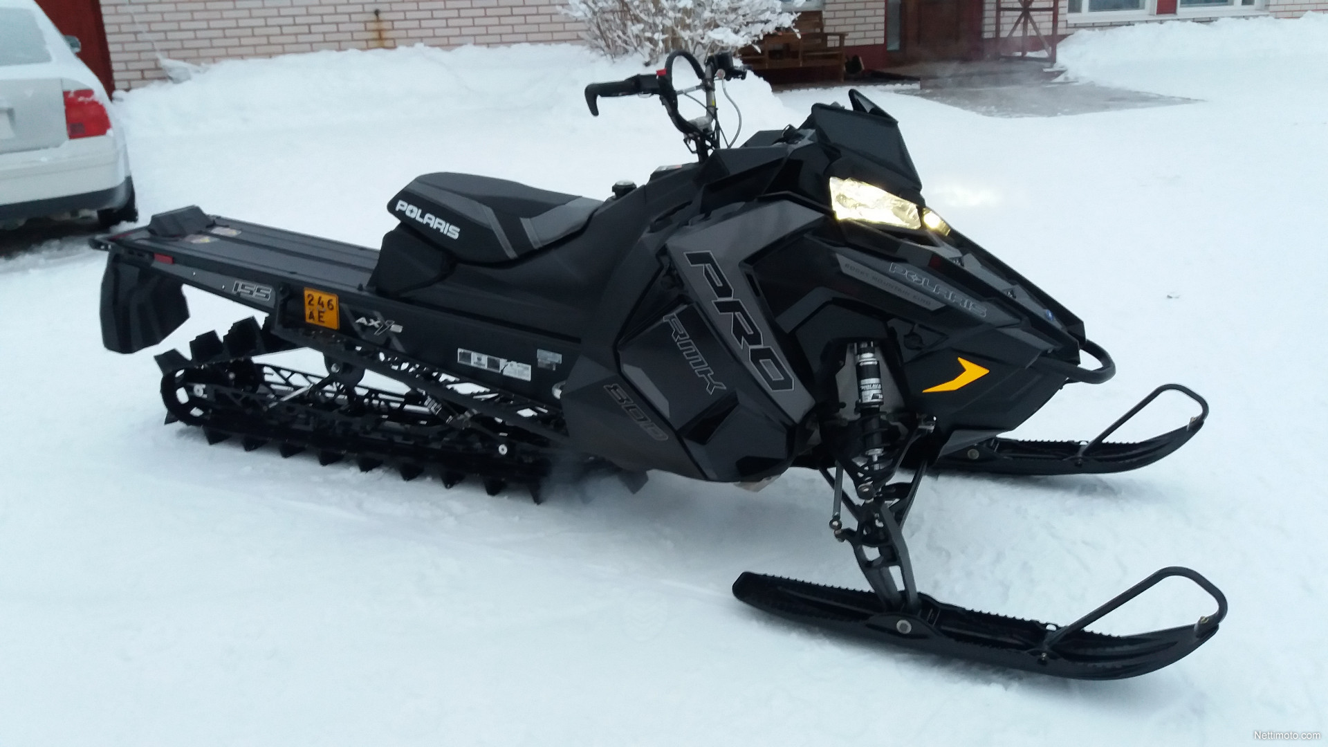 Polaris RMK Axys 800